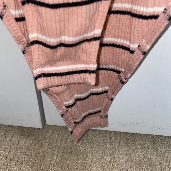 H&M stripped long sleeve bodysuit - Picture 3 of 4